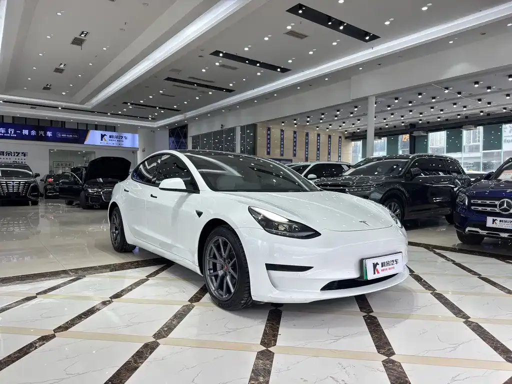 Tesla Model 3 — фото 9