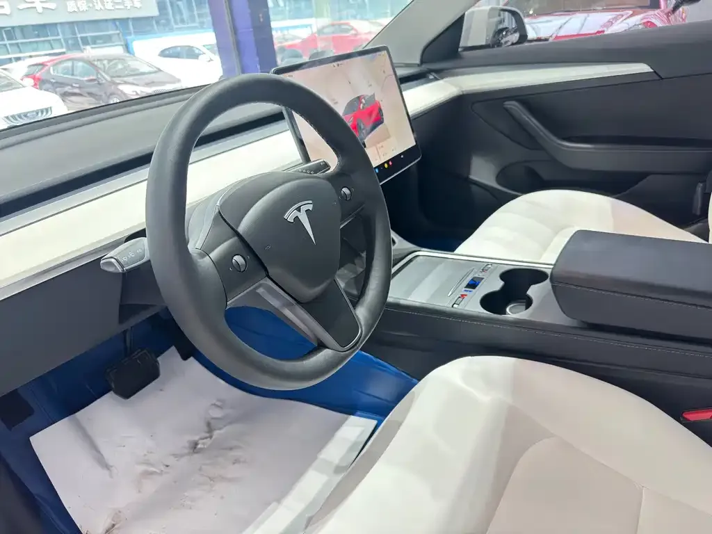 Tesla Model 3 — фото 4