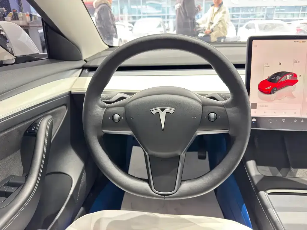 Tesla Model 3 — фото 5