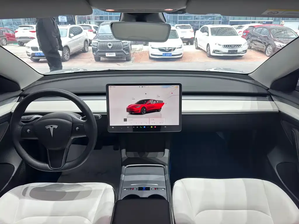 Tesla Model 3 — фото 8