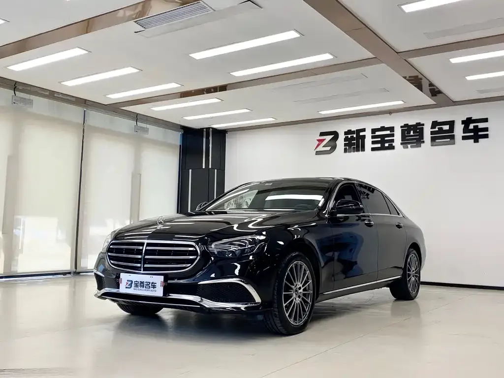 Mercedes-Benz E-Class — фото 1