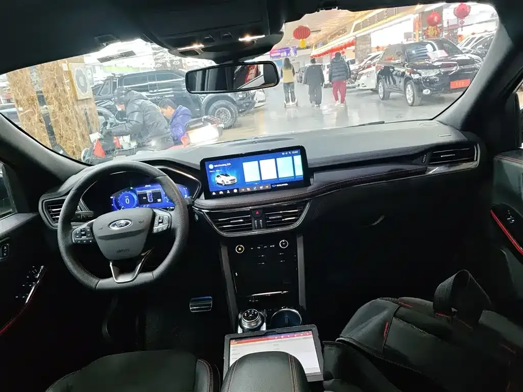 Ford Escape 2023 из CN, фото 2