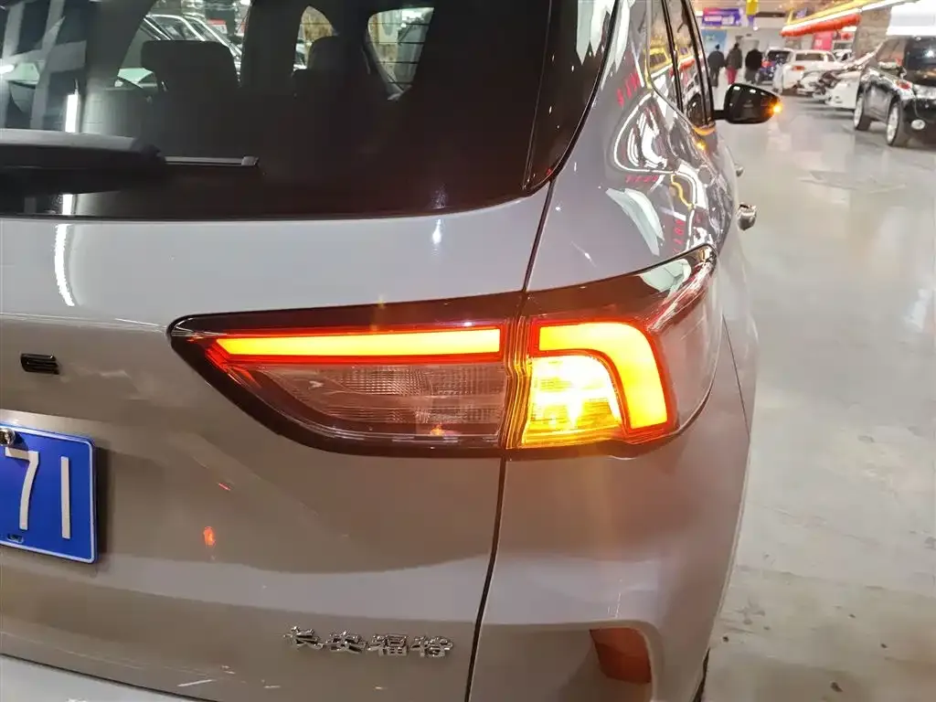 Ford Escape 2023 из CN, фото 4