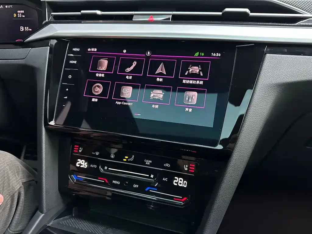 Volkswagen CC 2023 из CN, фото 8