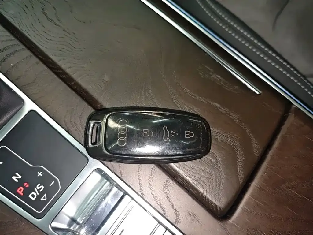 Audi A6L 2024 из CN, фото 6