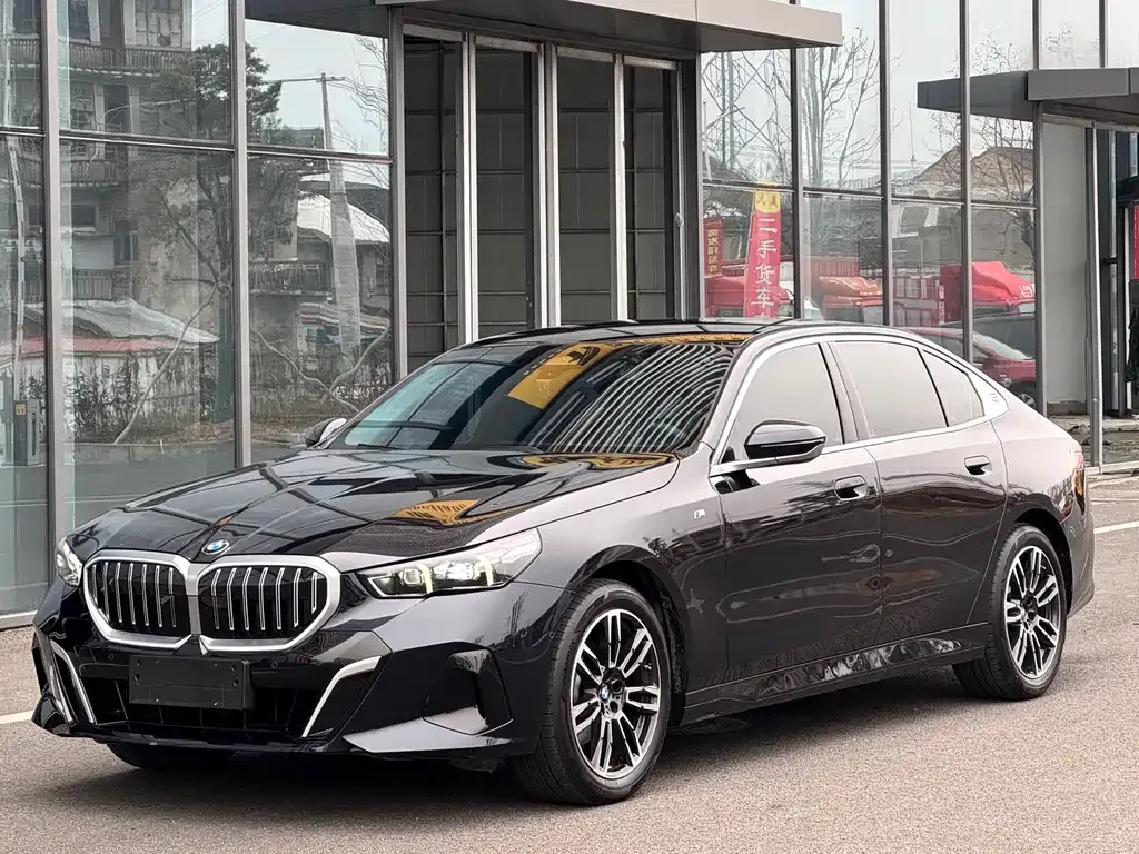 BMW 5 Series 2024 из CN, фото 1