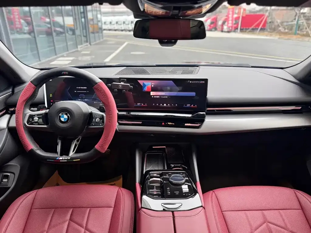 BMW 5 Series 2024 из CN, фото 2