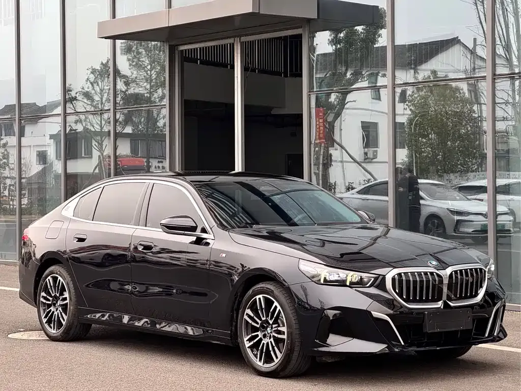 BMW 5 Series 2024 из CN, фото 7