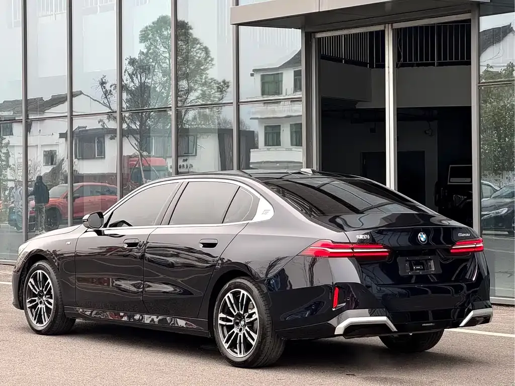 BMW 5 Series 2024 из CN, фото 4