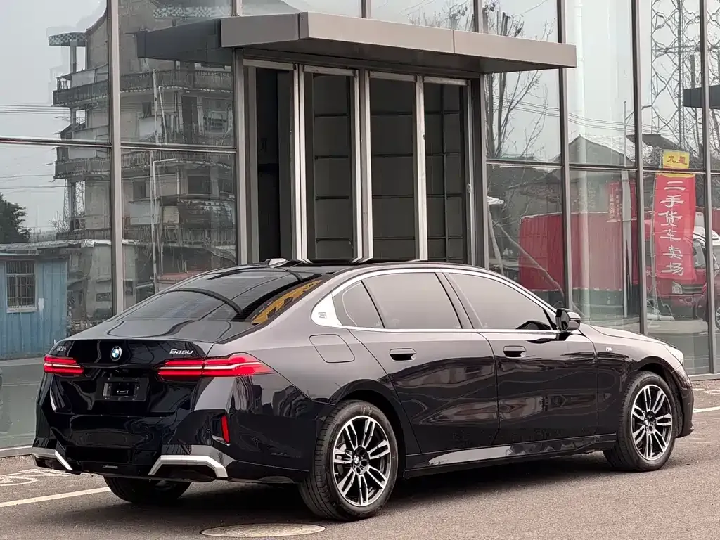 BMW 5 Series 2024 из CN, фото 3