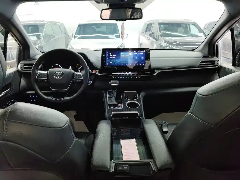 Toyota Sienna 2023 из CN, фото 3