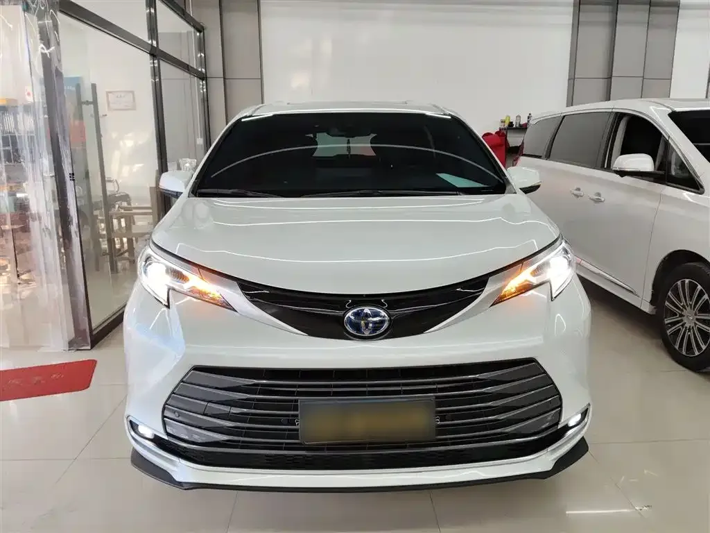 Toyota Sienna 2023 из CN, фото 8