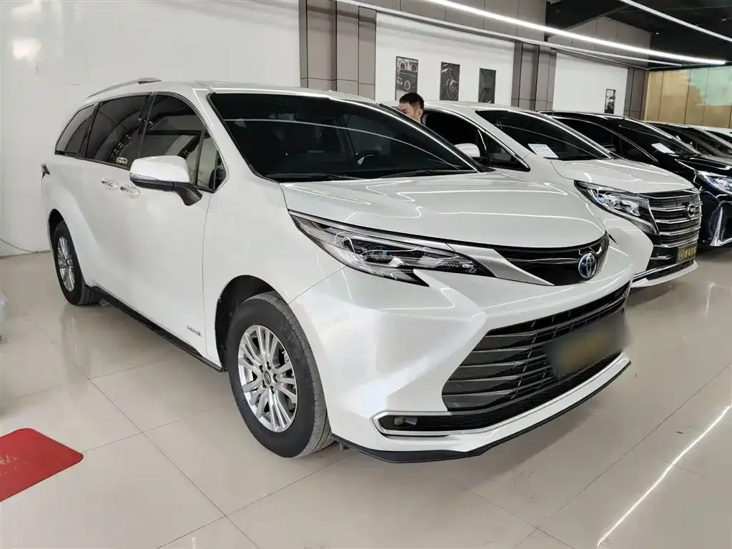 Toyota Sienna 2023 из CN, фото 2