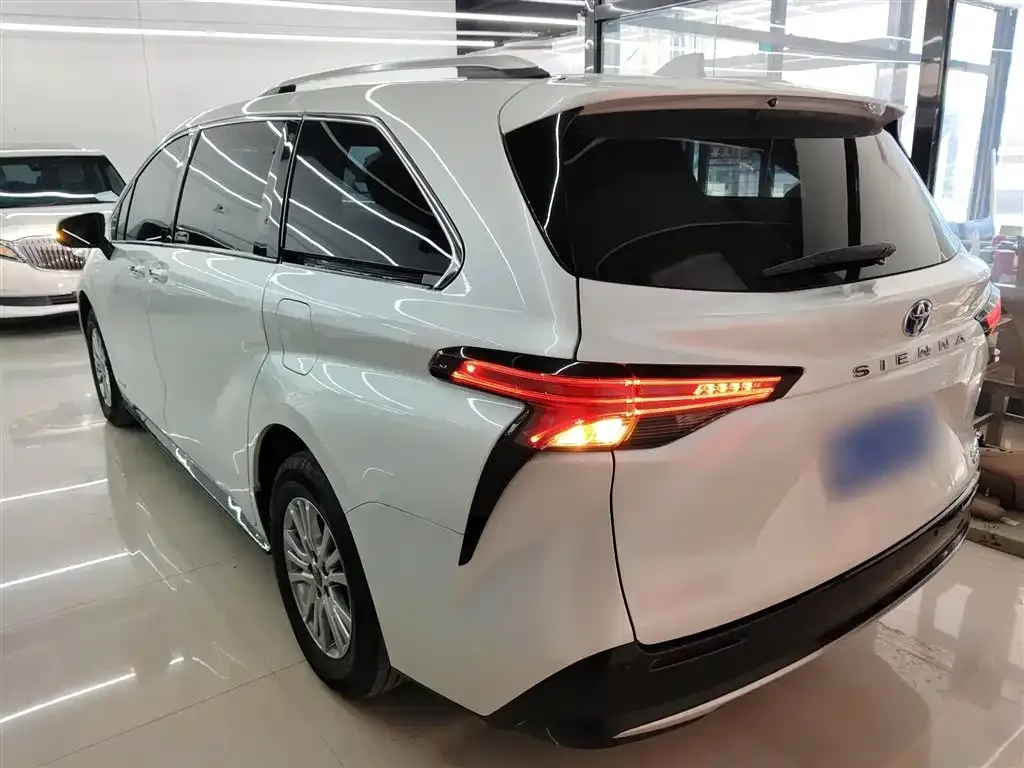 Toyota Sienna 2023 из CN, фото 9