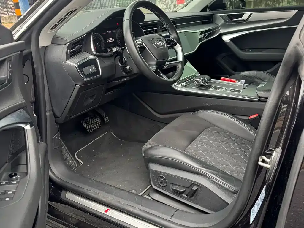 Audi A7L 2024 из CN, фото 5