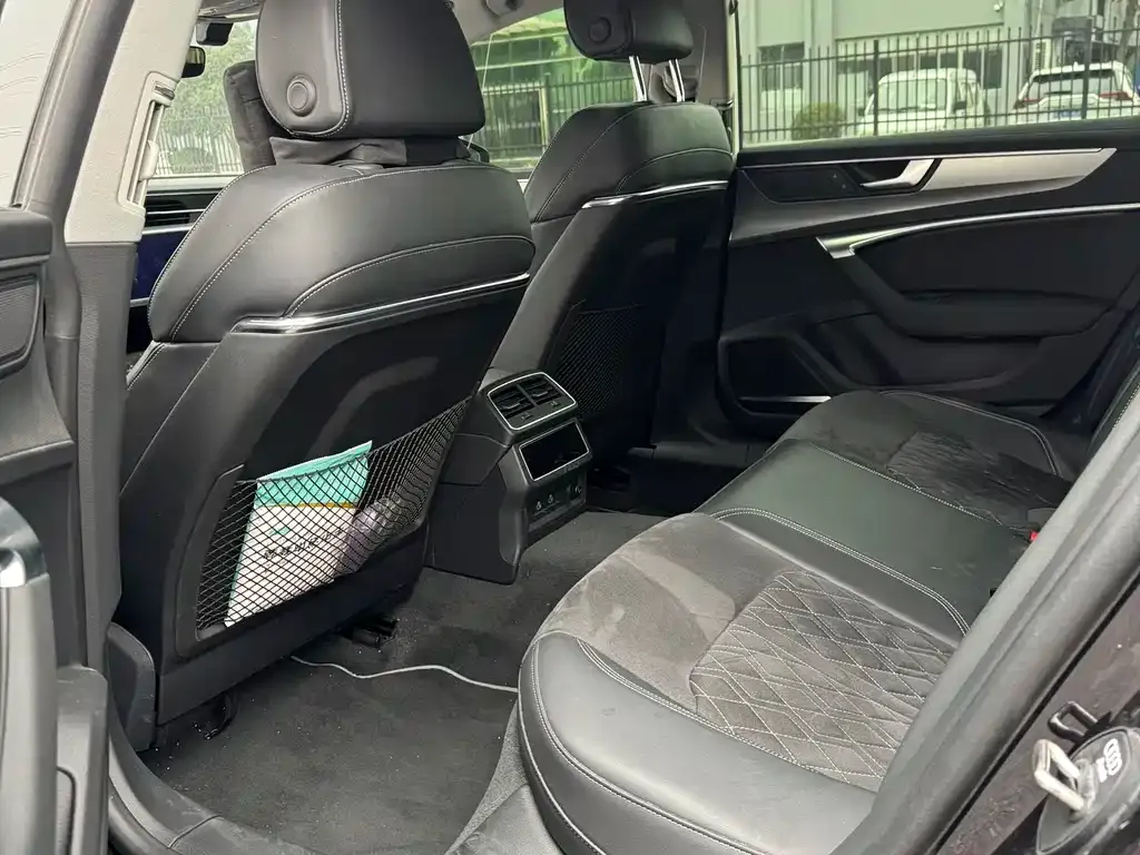 Audi A7L 2024 из CN, фото 8