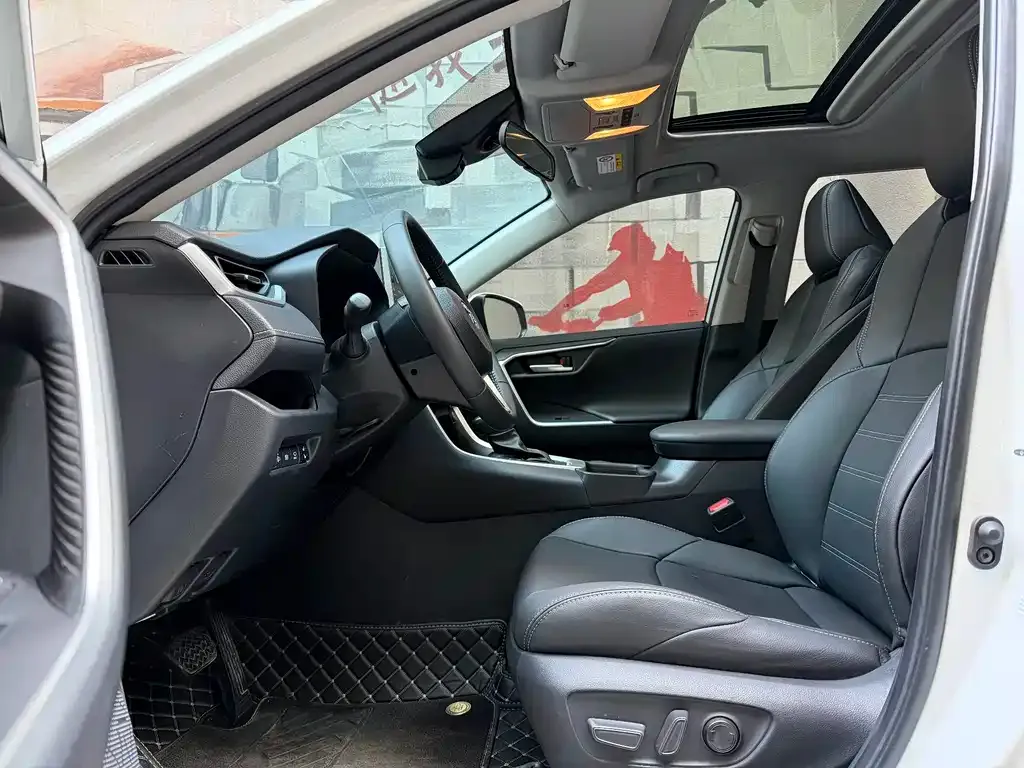 Toyota Wildlander 2023 из CN, фото 6
