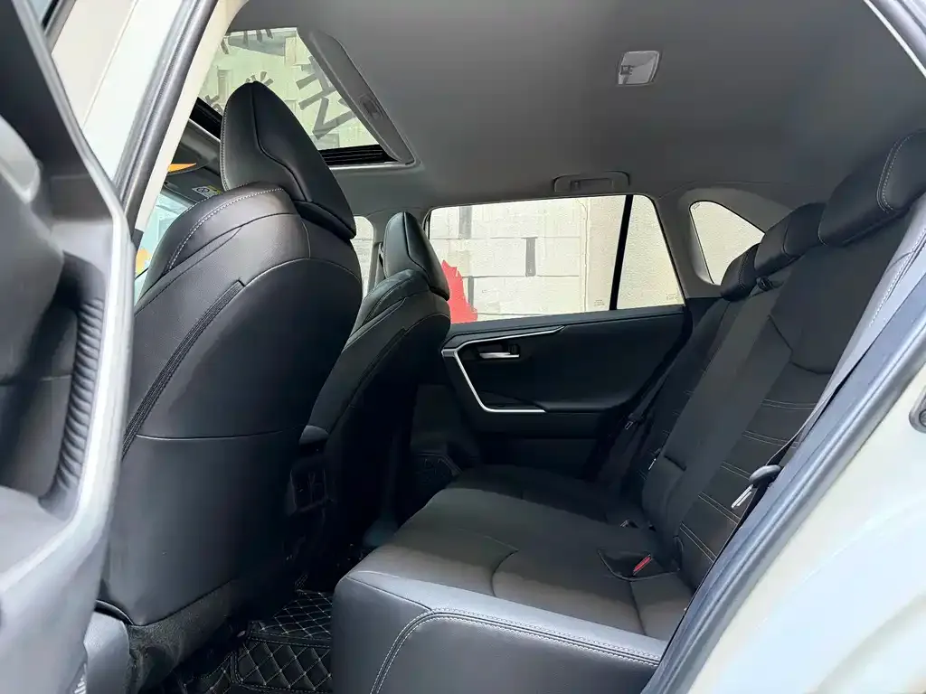 Toyota Wildlander 2023 из CN, фото 8