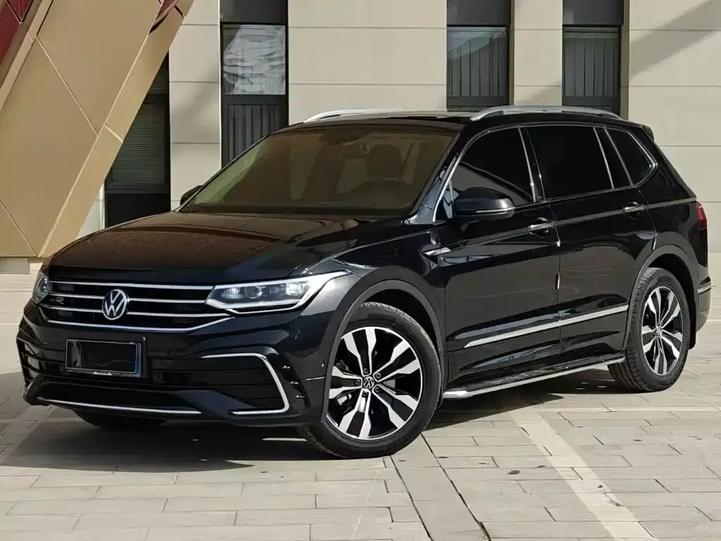 Volkswagen Tiguan L — фото 1
