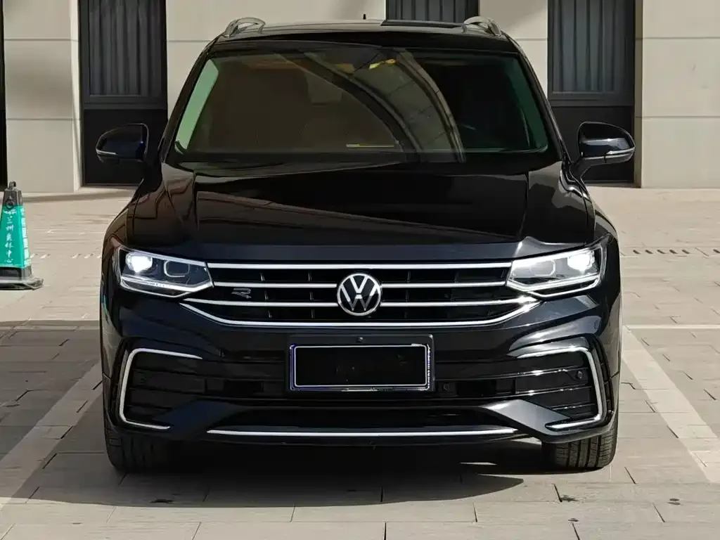 Volkswagen Tiguan L — фото 4