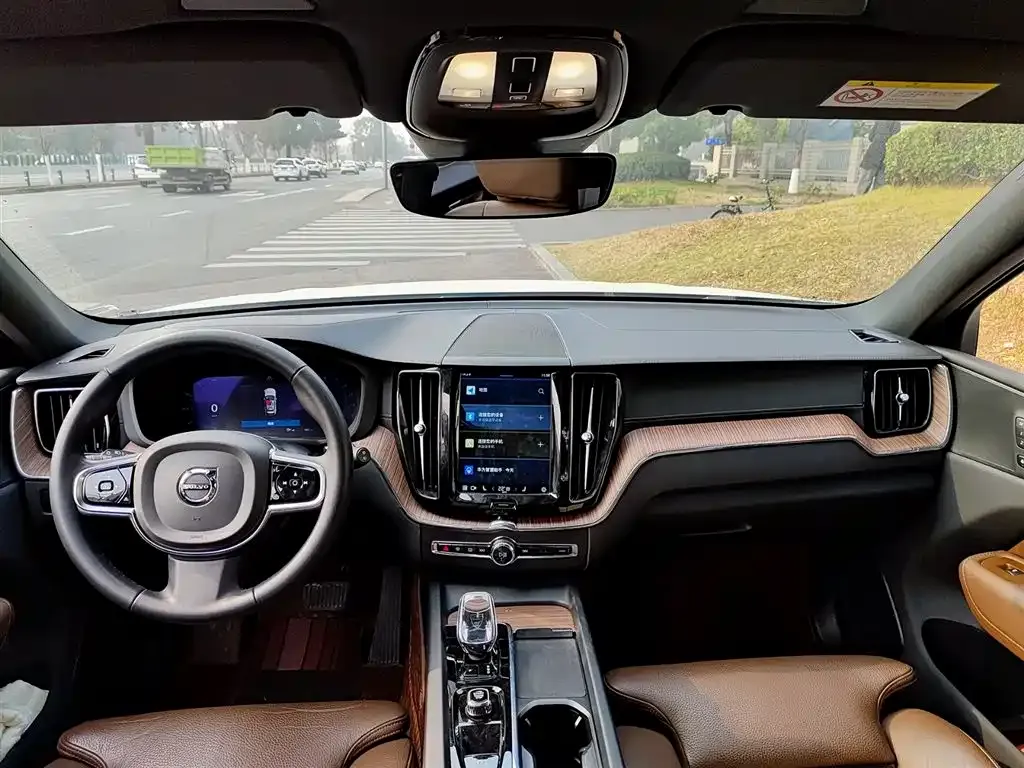 Volvo XC60 2023 из CN, фото 2