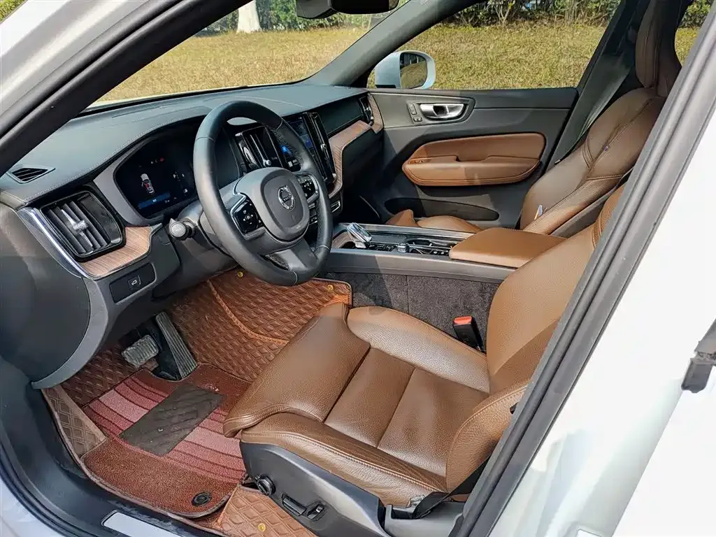 Volvo XC60 2023 из CN, фото 6