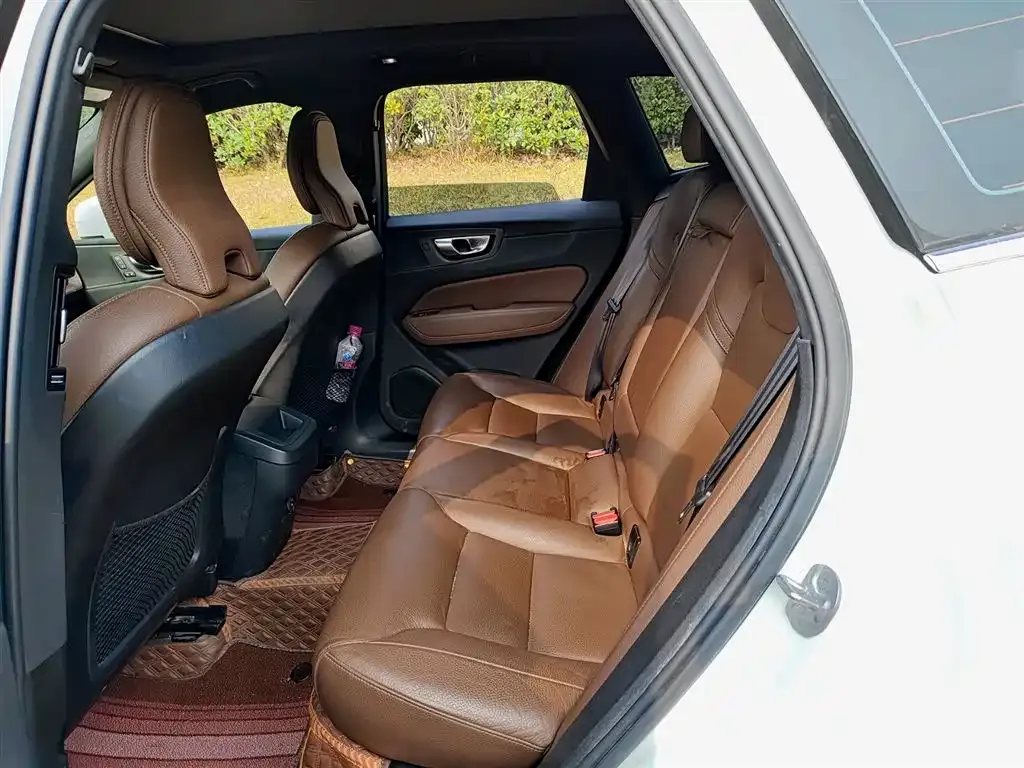 Volvo XC60 2023 из CN, фото 4