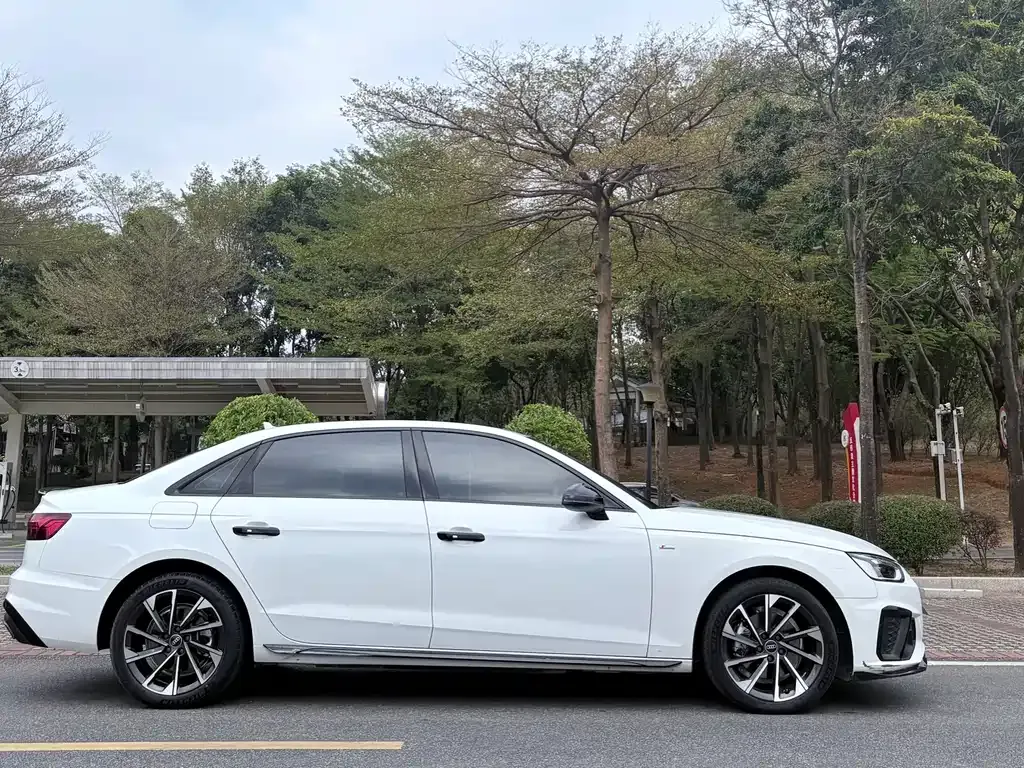 Audi A4L 2023 из CN, фото 9