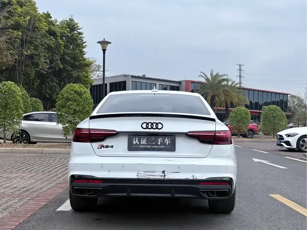 Audi A4L 2023 из CN, фото 8