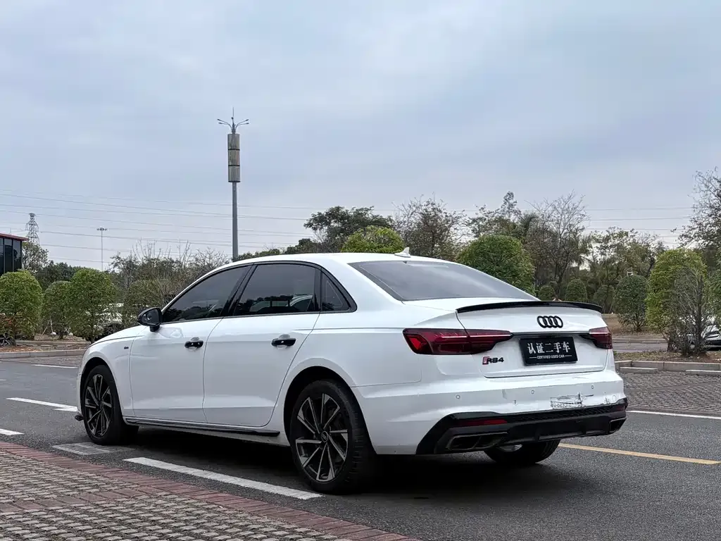 Audi A4L 2023 из CN, фото 2