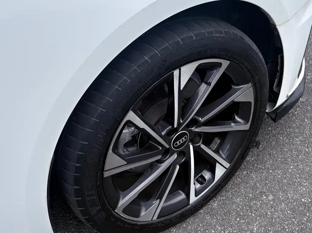 Audi A4L 2023 из CN, фото 6