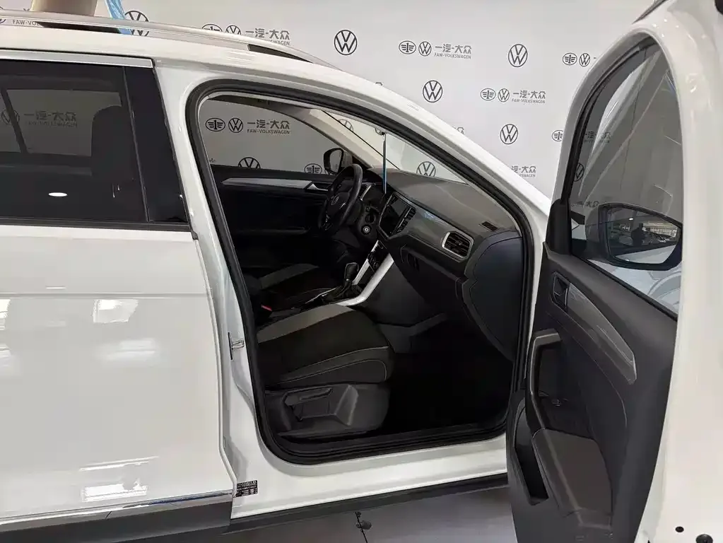 Volkswagen T-Roc 2021 из CN, фото 2