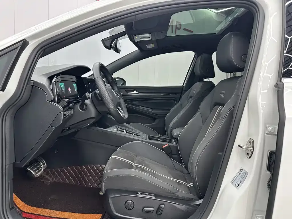 Volkswagen Golf 2023 из CN, фото 8
