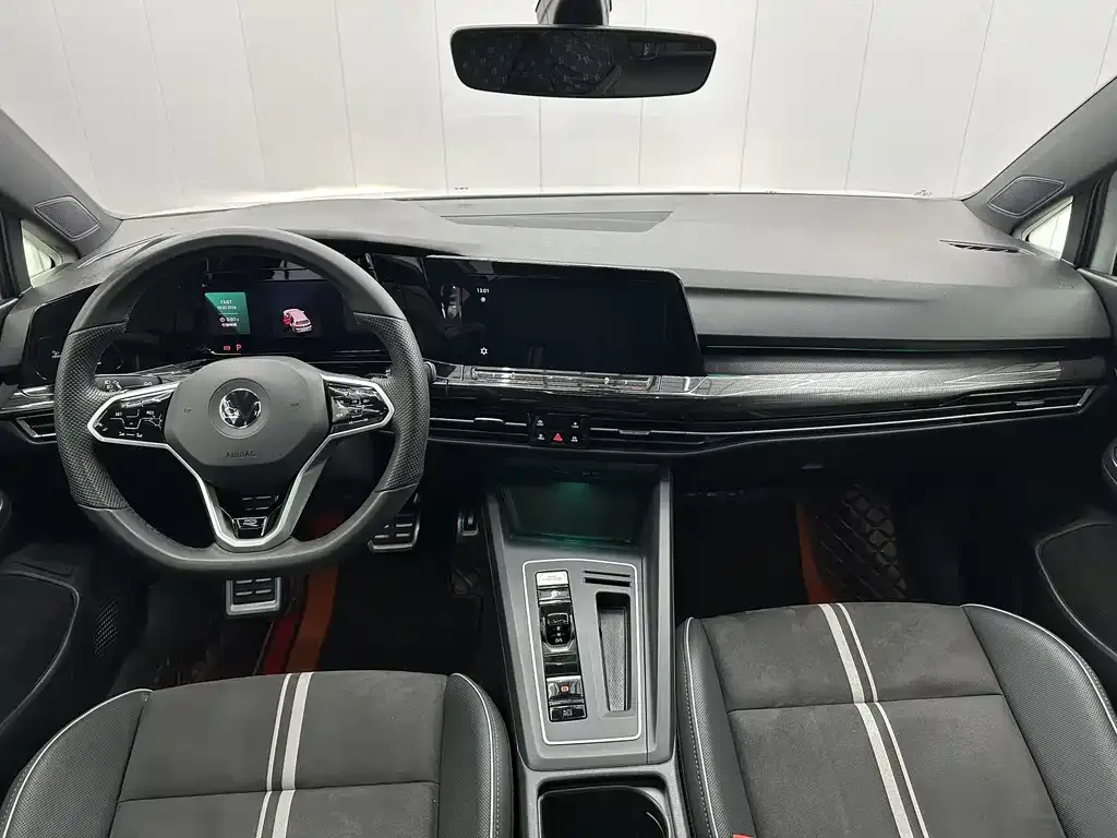 Volkswagen Golf 2023 из CN, фото 3