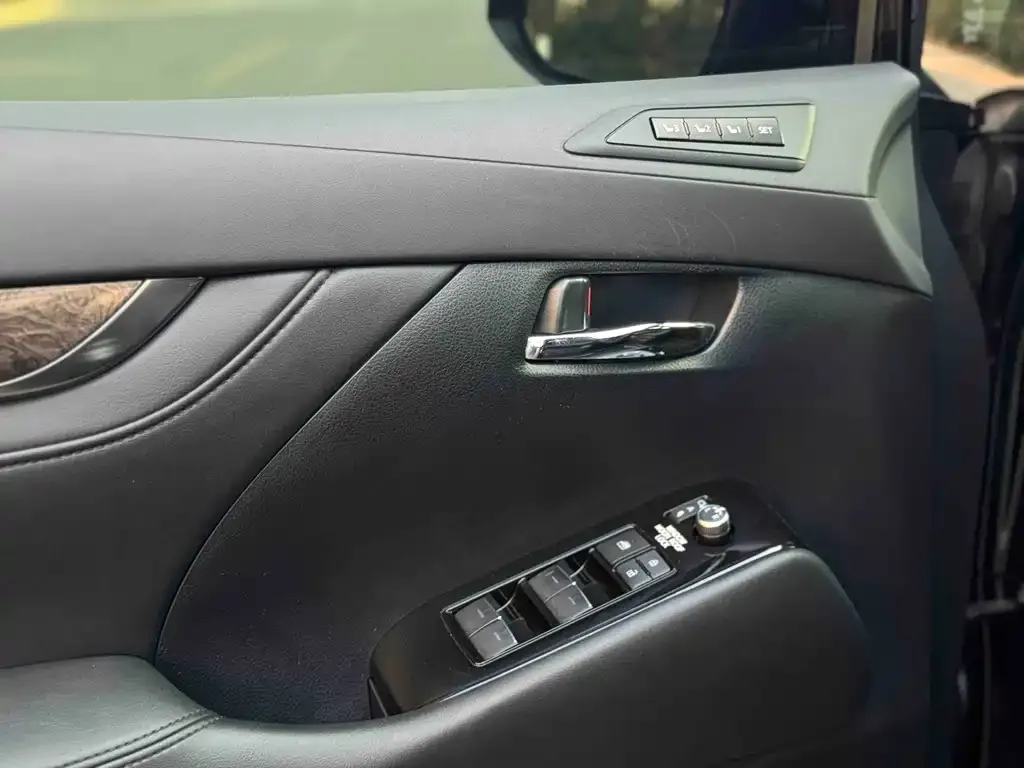 Toyota Vellfire 2021 из CN, фото 2