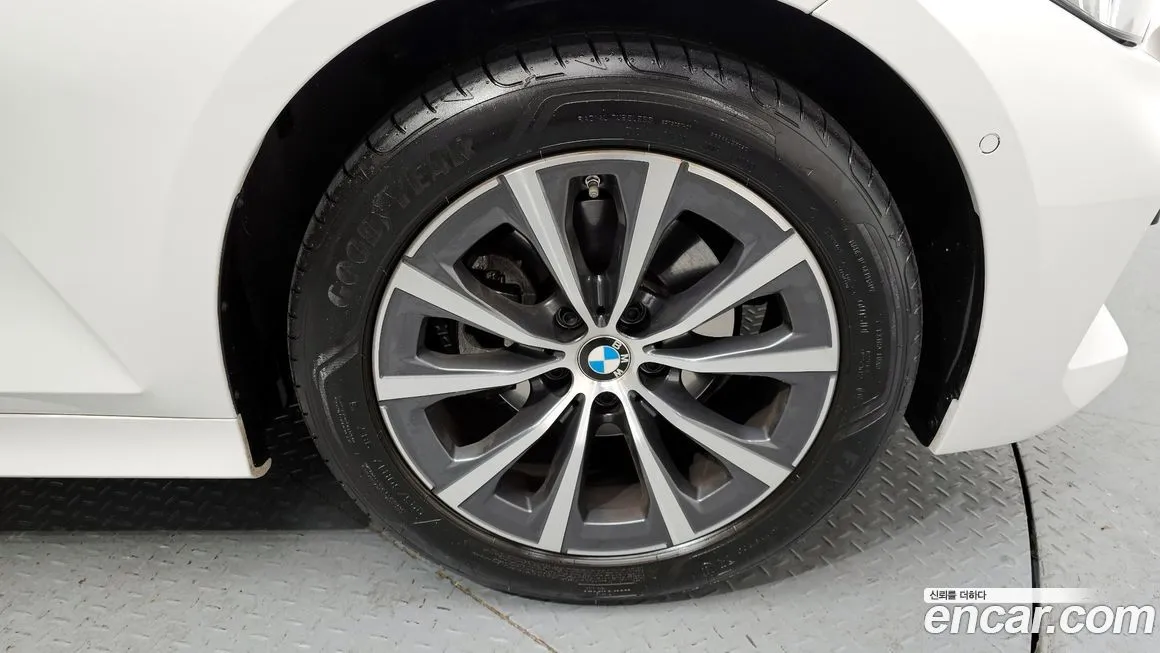 BMW 3-Series 2024 из KR, фото 10