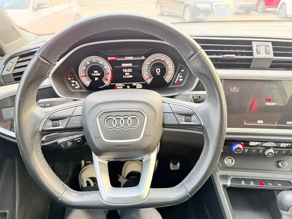 Audi Q3 — фото 10