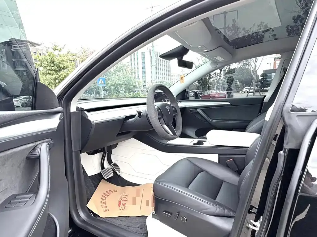 Tesla Model Y 2024 из CN, фото 8