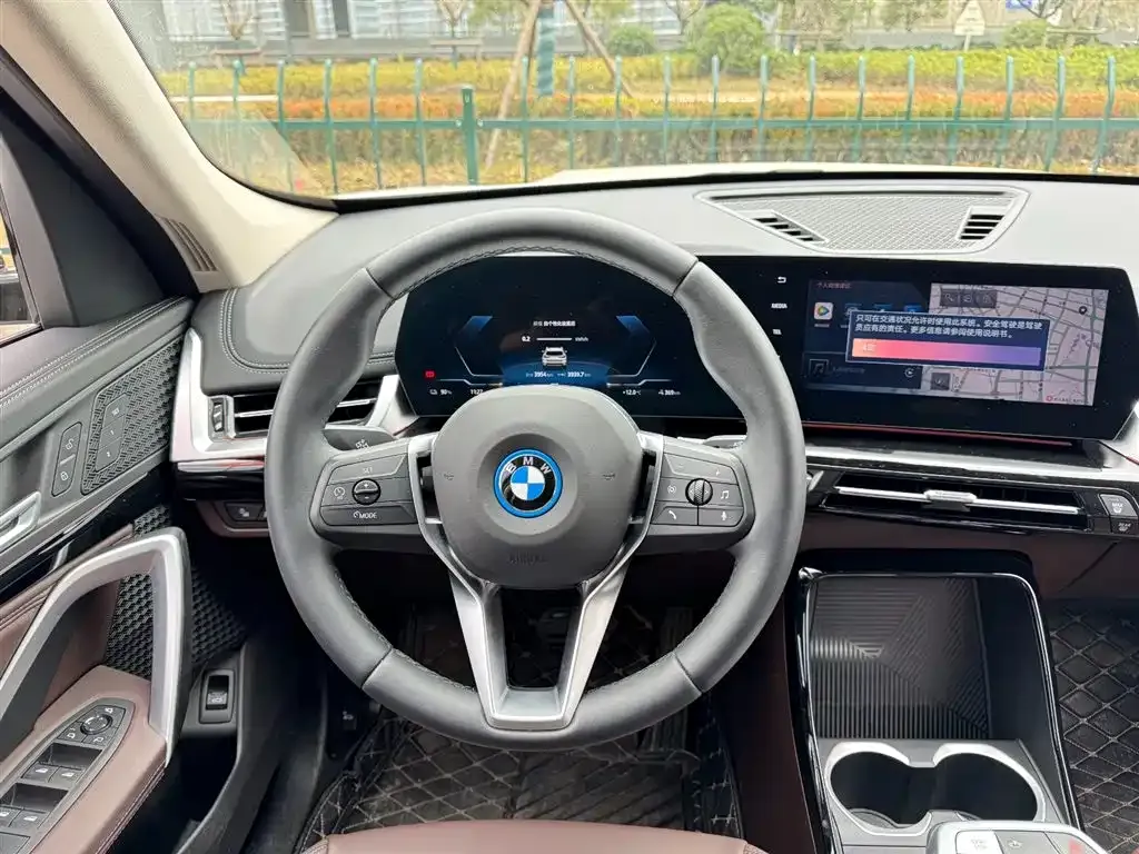 BMW iX1 2025 из CN, фото 4