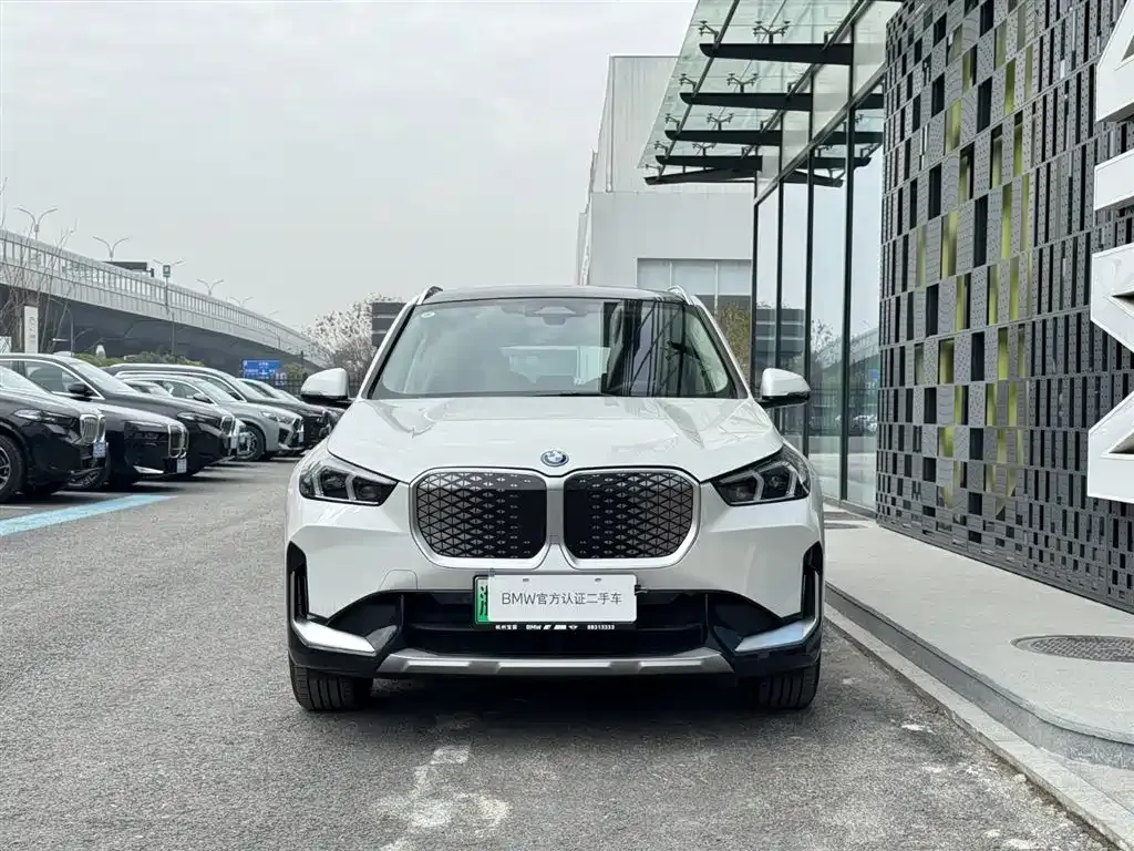 BMW iX1 2025 из CN, фото 2