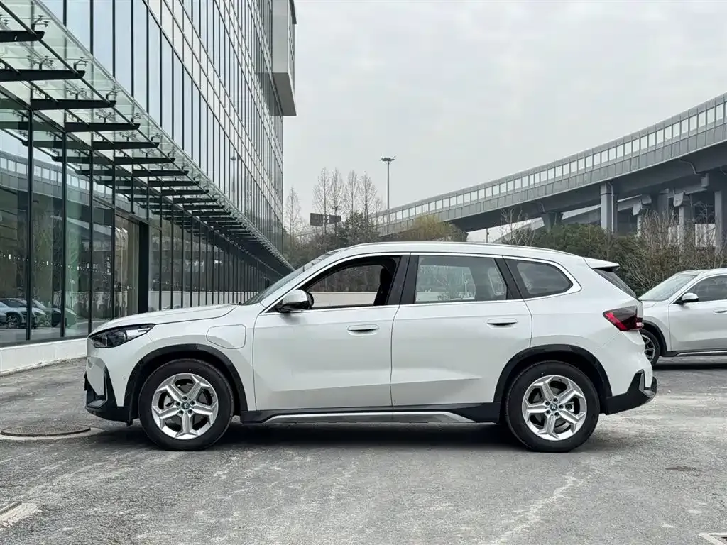 BMW iX1 2025 из CN, фото 5