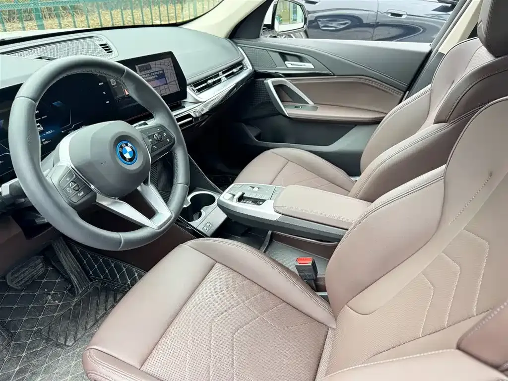 BMW iX1 2025 из CN, фото 6