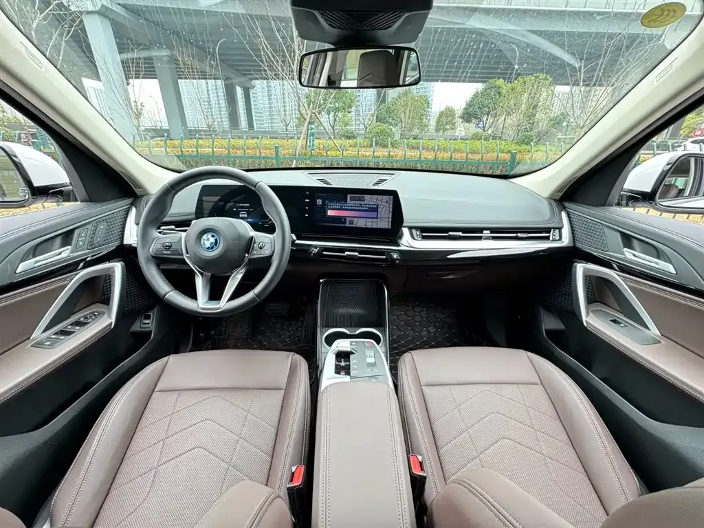 BMW iX1 2025 из CN, фото 3