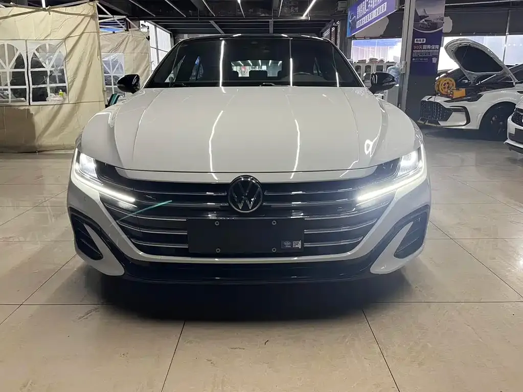 Volkswagen CC 2023 из CN, фото 10