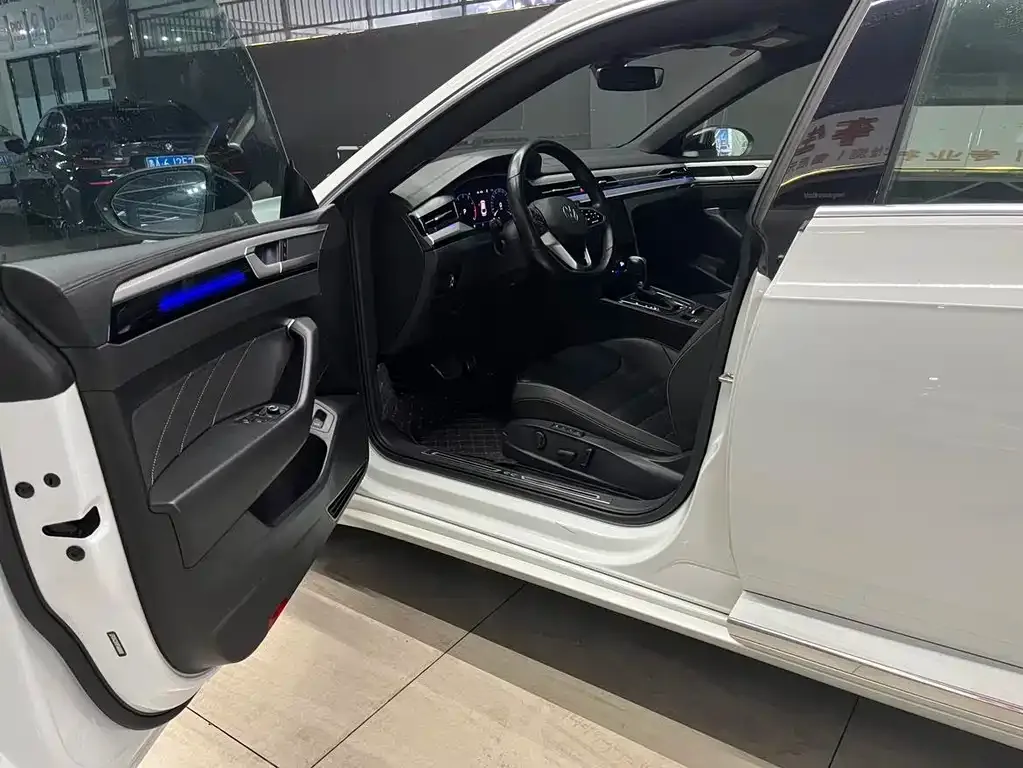 Volkswagen CC 2023 из CN, фото 4