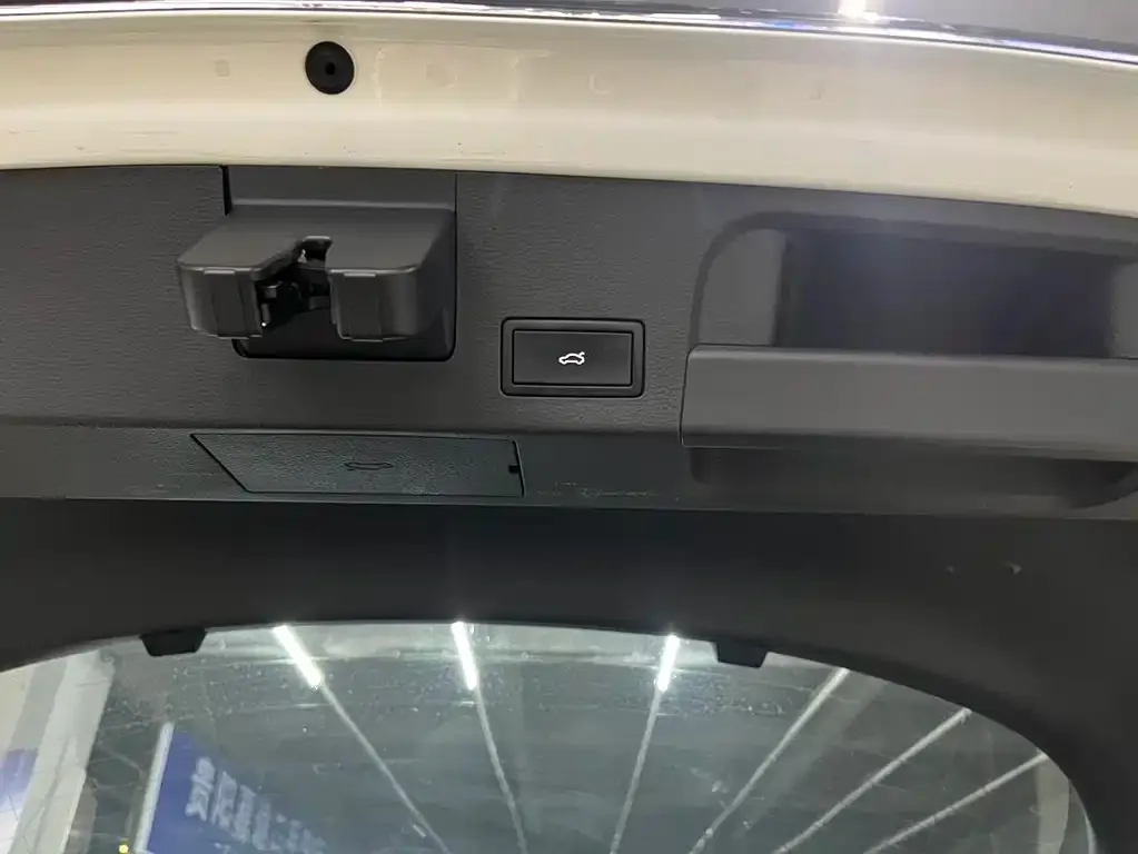 Volkswagen CC 2023 из CN, фото 3