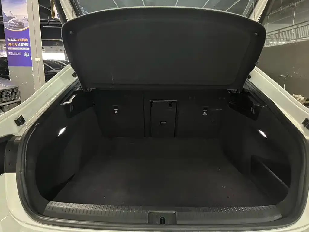 Volkswagen CC 2023 из CN, фото 2
