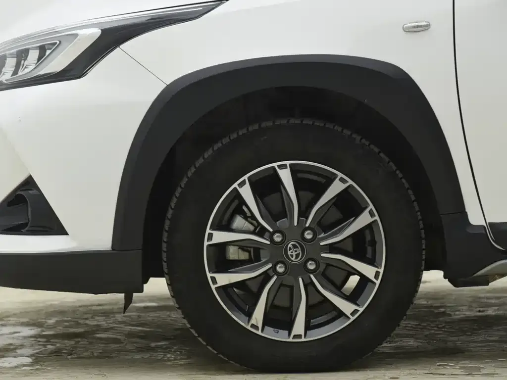 Toyota Yaris L — фото 10