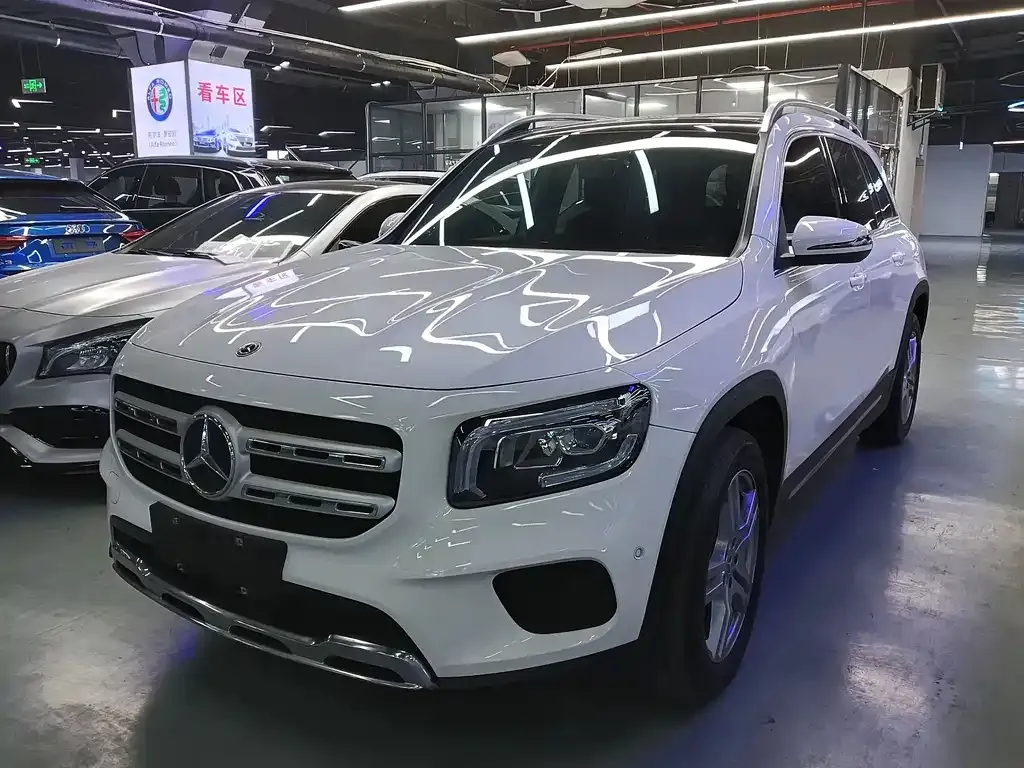 Mercedes-Benz GLB — фото 1