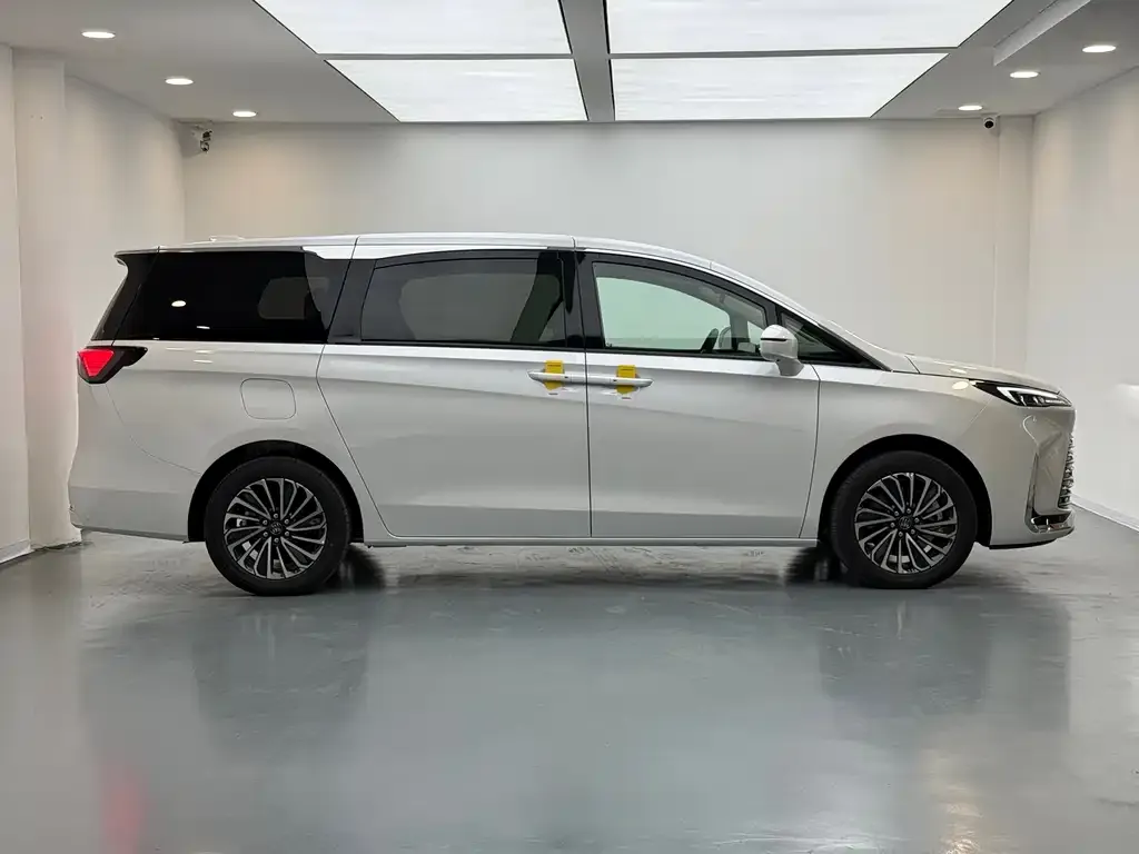 Buick GL8 Hybrid 2025 из CN, фото 3